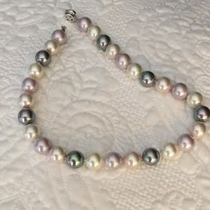 18 inches lnever used multi color pearl necklace